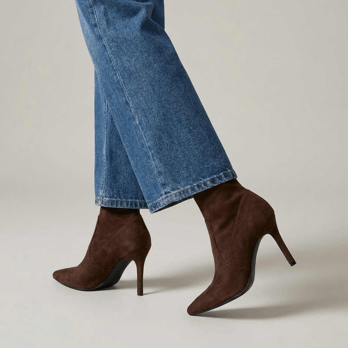 ITERPUB::cold-lorivane-16476534210909::02-hero_back_footwear
