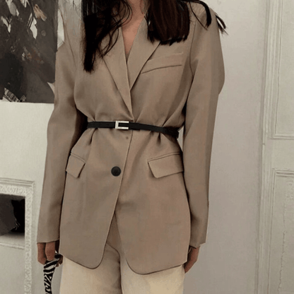 Kathryn | Lässig geschnittener, taillierter Damenblazer für das Büro