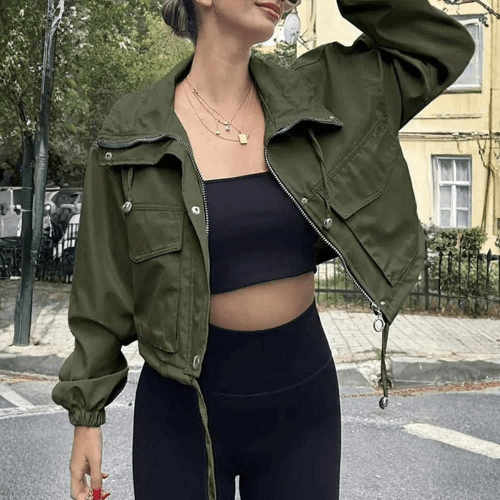 Audrey | Chaqueta utilitaria de cuello alto para mujer con bolsillos