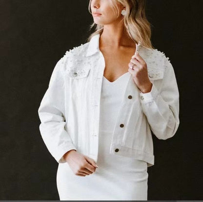 Kara | Strukturierte Damenjacke mit Verzierungen und Knopfleiste