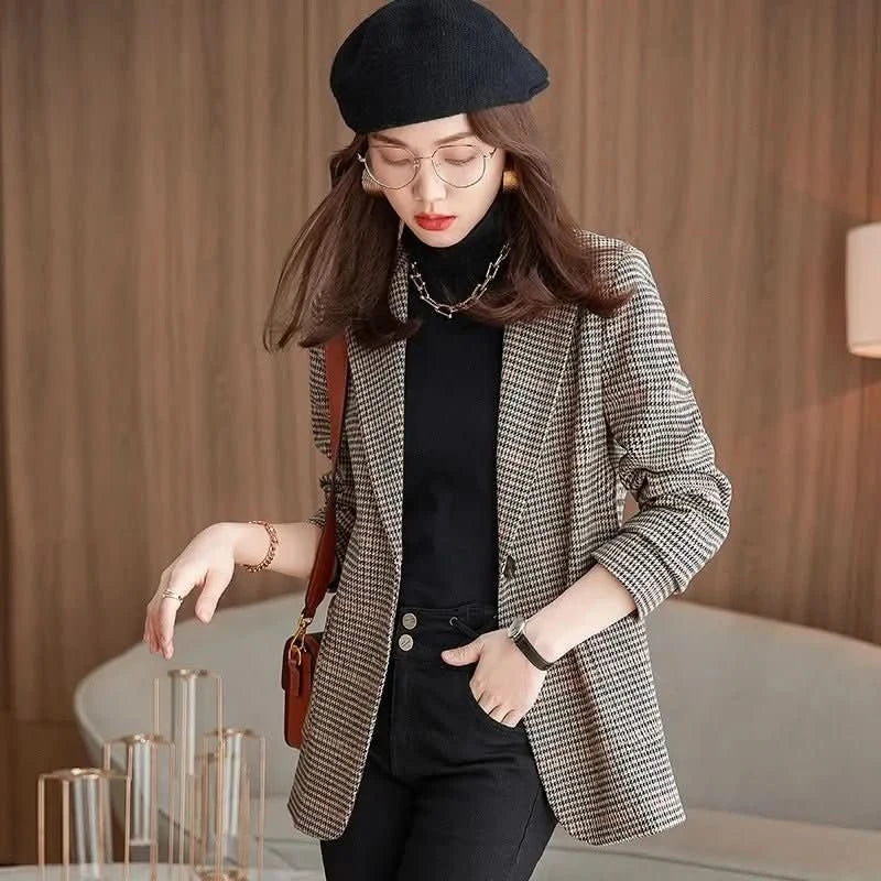Alice | Blazer de cuadros sin cuello y de corte ajustado para mujer