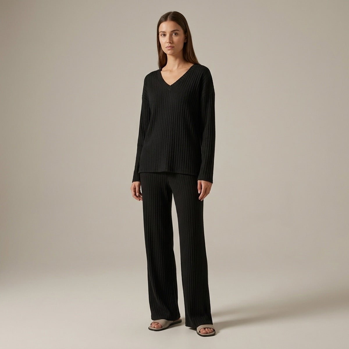 Winifred | Damen-Loungewear-Set mit V-Ausschnitt-Oberteil und Hose mit weitem Bein